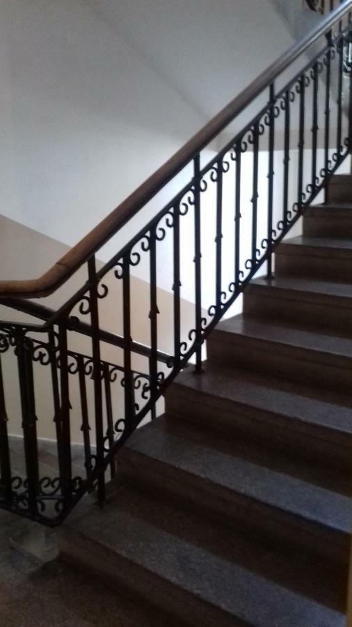 Przytulny Apartament Przy Barbakanie Варшава Экстерьер фото